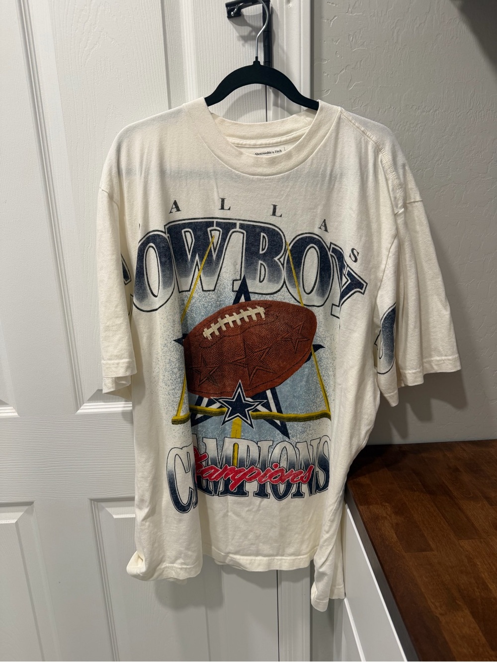 Abercrombie Dallas Cowboys Graphic Football Tee - White